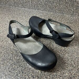 Dansko Comfort Casual Women's EU 37 US 6.5 Black Leather Ankle Strap Clogs Heels